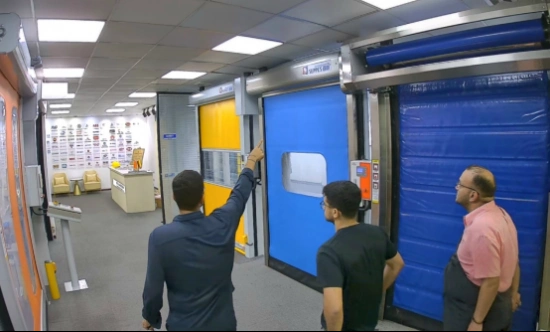 国外客户来访成人向日葵视频下载安装门业参观工业门展厅