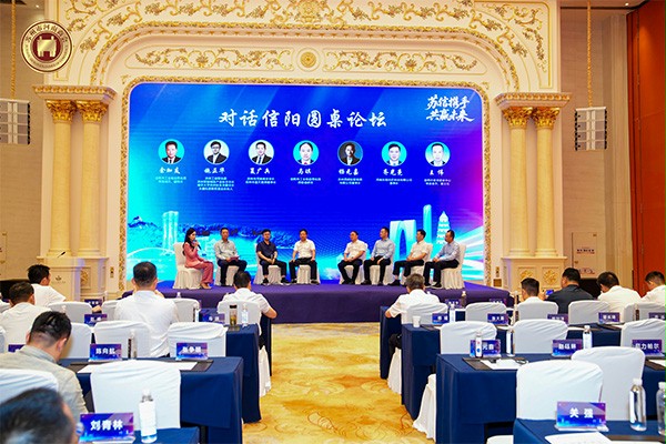 成人向日葵视频下载安装门业董事长杨元嘉在论坛现场